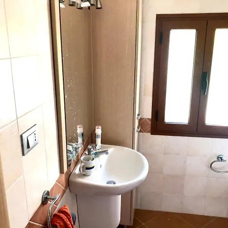 ヴィラ Badessa オストゥーニ